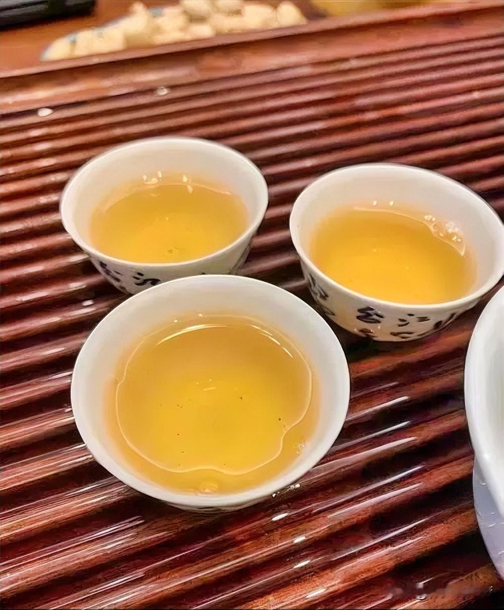 加入头条“精选官”一星期啦，我感觉没啥压力，但任务可太难完成咯。主要是推荐的文章