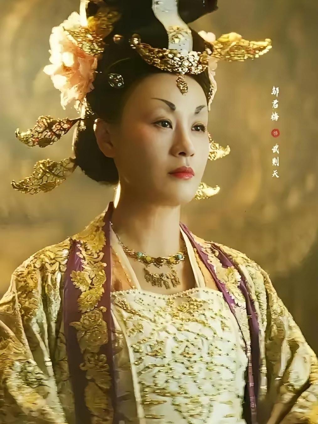 邬君梅武则天，眉毛夸张被吐槽，其实有说法

近日，古装悬疑剧《大唐迷雾》开播，邬