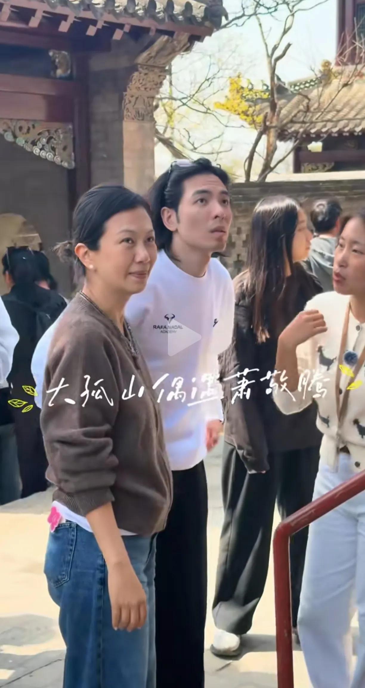 53岁的林有慧素颜皮肤都这么好，比她的丈夫萧敬腾大了14岁，她也没有刻意的扮嫩，