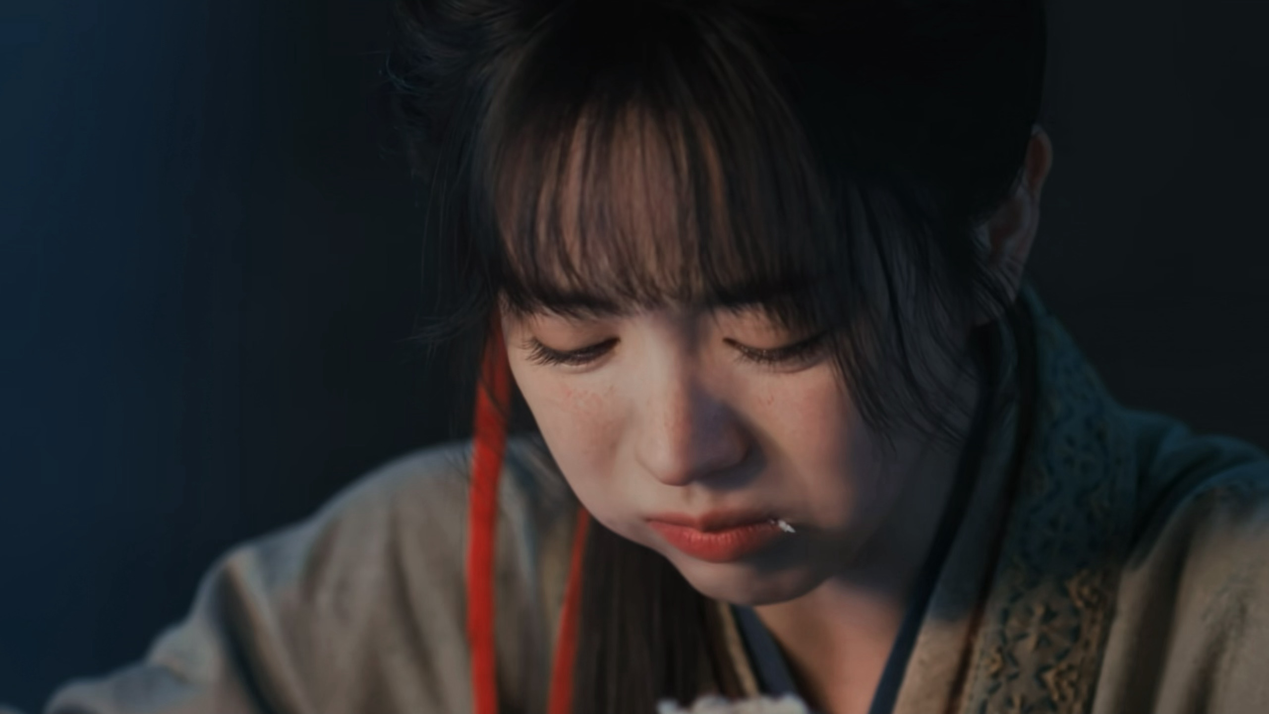 嘴里嚼着馒头边哭边说话的长玉。。。萌晕了。。好像小猫。。。 