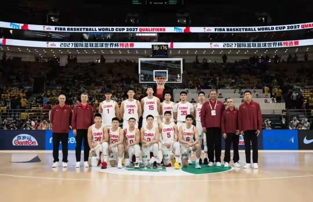 老叔亚历山大，队员韩国操练，为12月1日中国男篮打打气！

主场输球，令人失望，