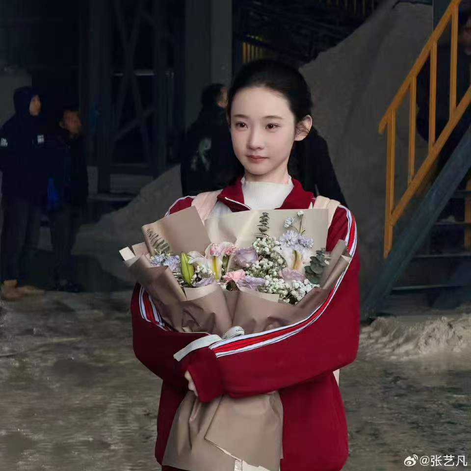 张艺凡101金库杀青张艺凡101金库张晗杀青张艺凡101金库正式杀青了！ 杀青快