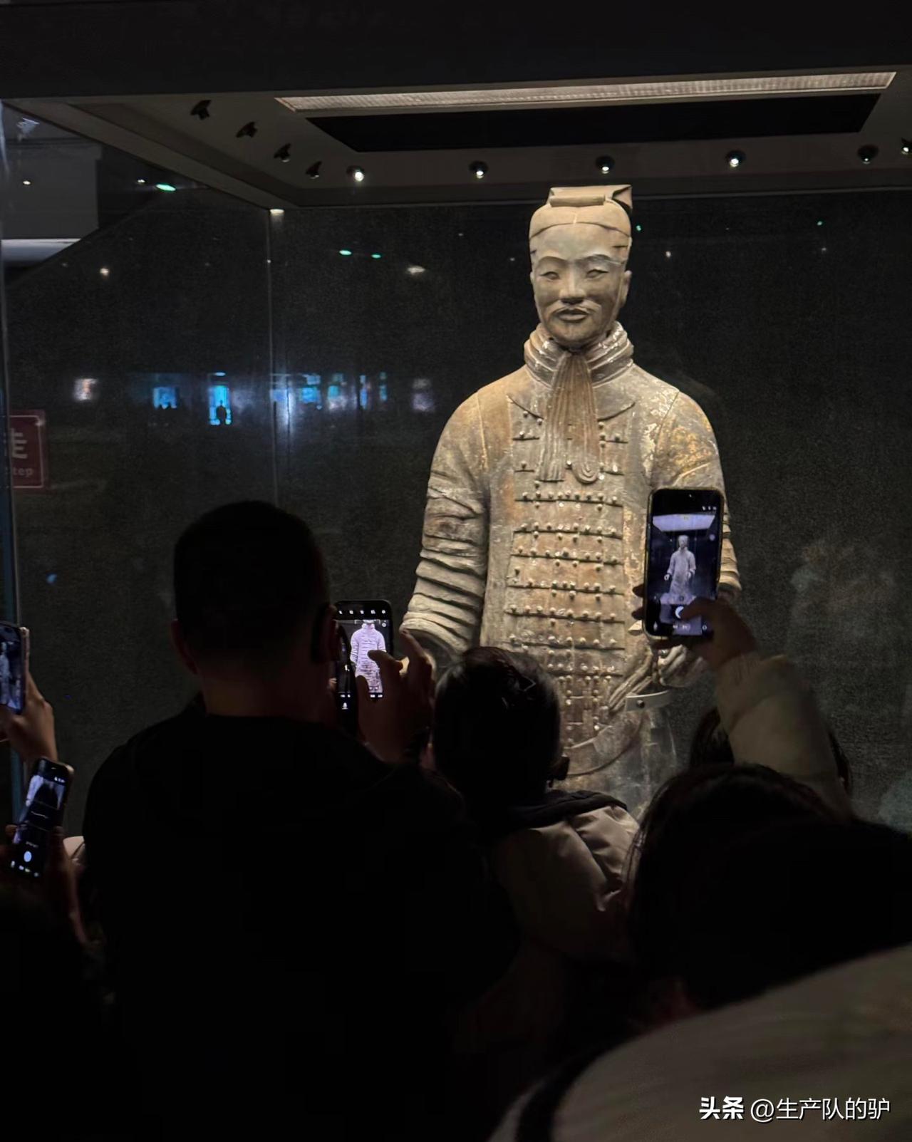 刚从西安兵马俑回来，体验真的落差很大！

整个景区最让人失望的就是管理混乱，完全