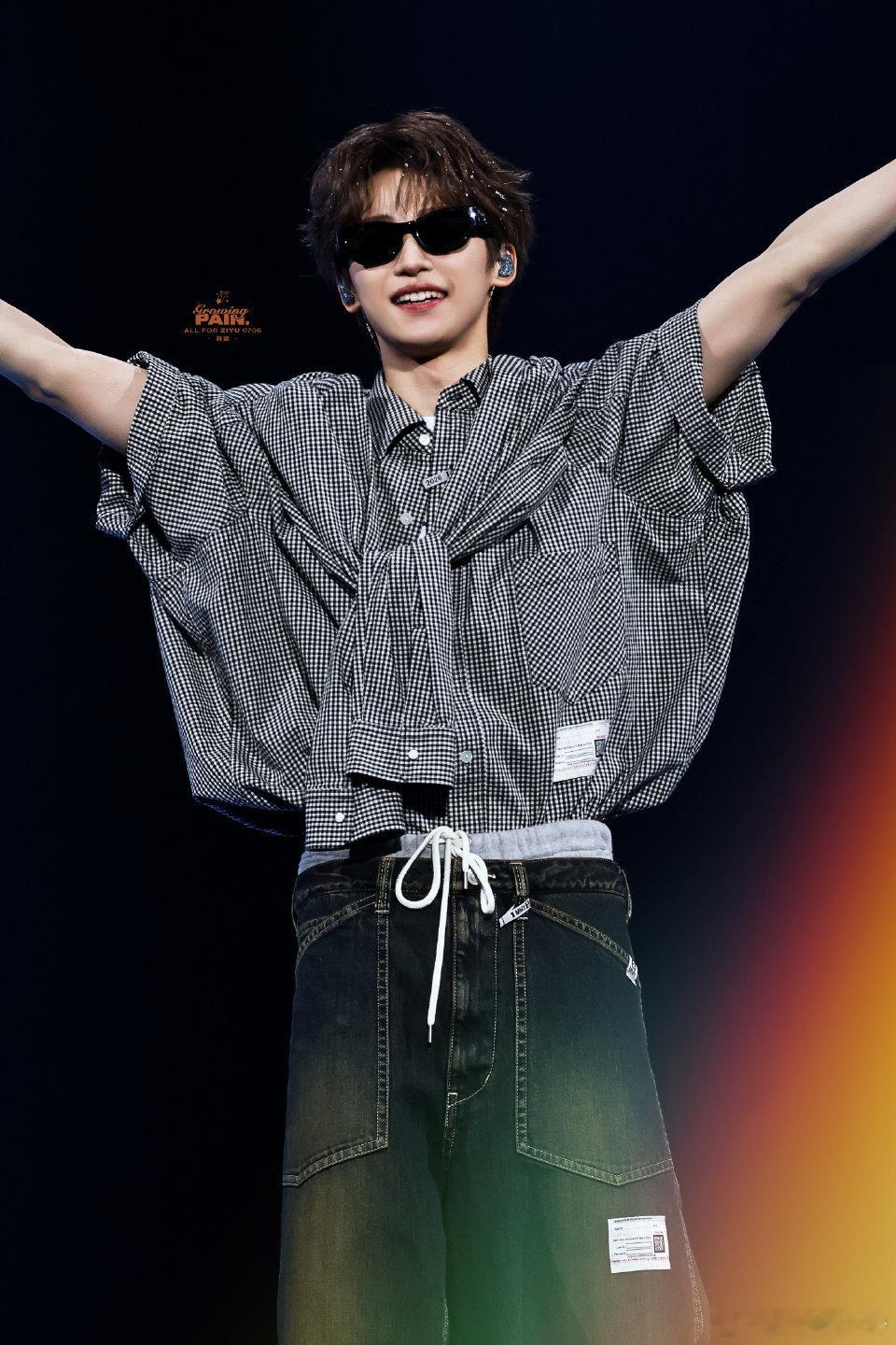 梓渝本体跑出来了梓渝的可爱本体彻底出逃啦！褪去精致滤镜的鲜活日常，满屏都是真实的