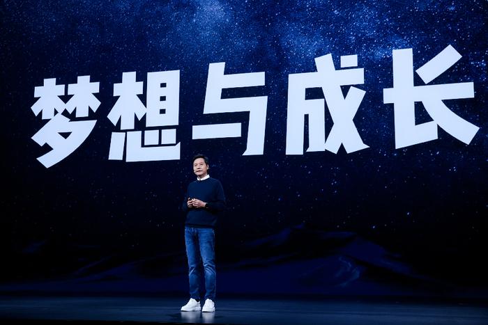 雷军：时代脊梁，国之重器
当时代呼唤科技自立，他以千亿研发铸国之重器；当国家需要