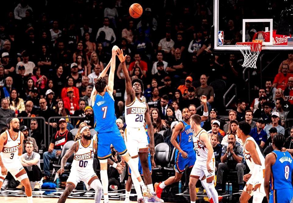 雷霆队干净利落，4-0直接把太阳送回家钓鱼了。
 

亚历山大砍下31分8助攻，