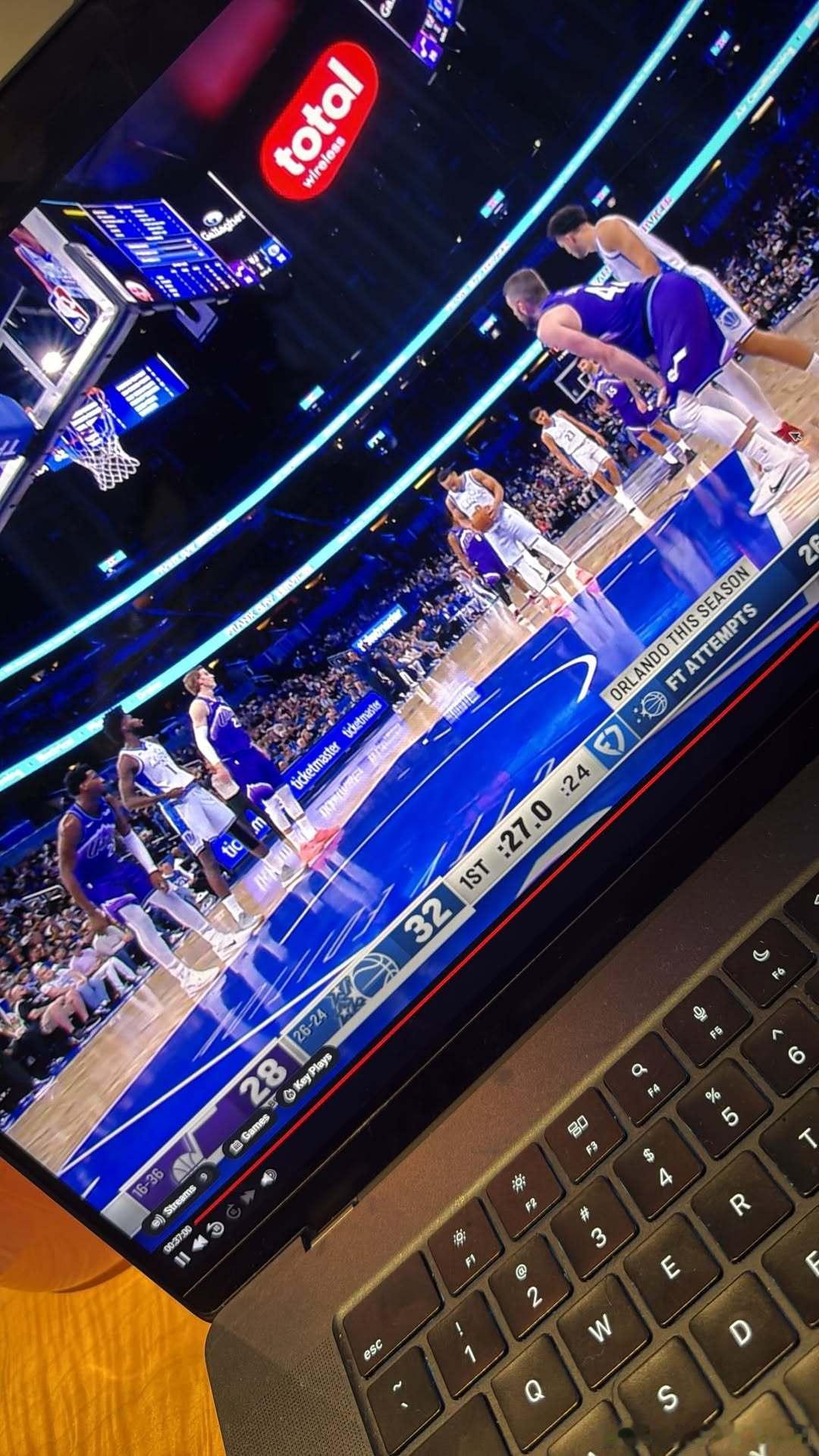 莫兰特观看贝恩和3J比赛。莫兰特nba