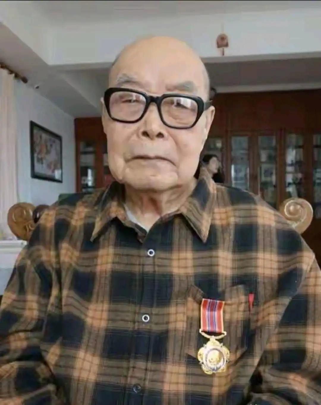 他是最胆大的将军，他能当上将军全靠胆量，12岁谎报年龄参军，长征，抗日，抗美援朝