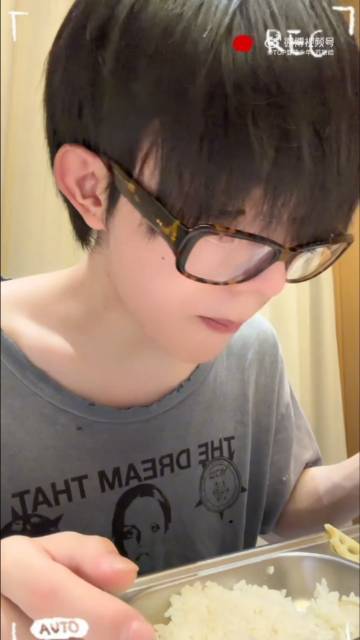 苏新皓舌头怎么了 只愿所有病痛都远离小孩，好好养伤好好生活，不用拼命追赶进度，身