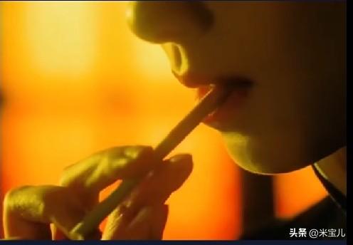 先戒烟，后戒咖啡。
改为喝茶，改为锻炼。
你有没有像我一样，
有一些好多年的人习