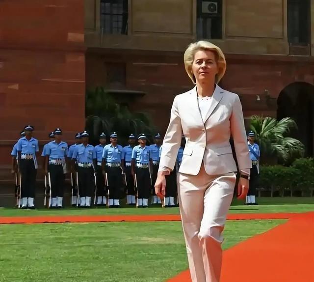 冯德莱恩，从布鲁塞尔到欧洲之巅
她出生在布鲁塞尔，国际家庭呀，从小就会好多语言，