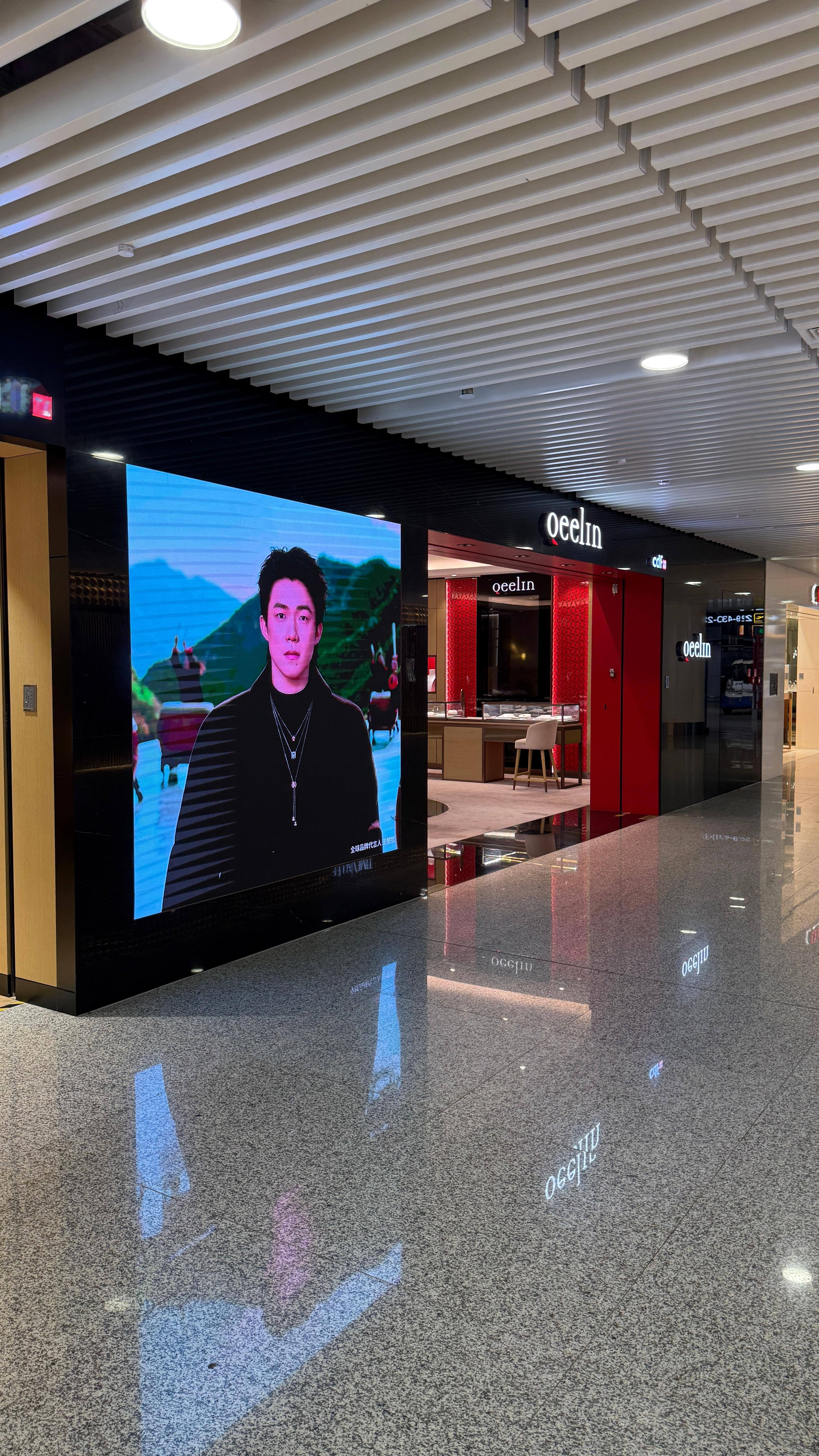 在机场看到离别的情绪更憋不住了