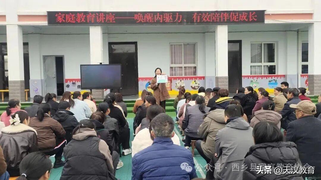 3月19日，西乡县家庭教育协会特邀协会专家、新希望幼儿园园长秦琴，走进葛石幼儿园