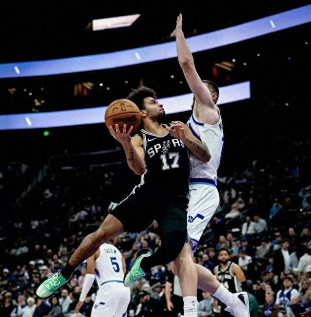 109-119！马刺输球却赚翻，3大意外+4个事实，42号秀力压新科榜眼