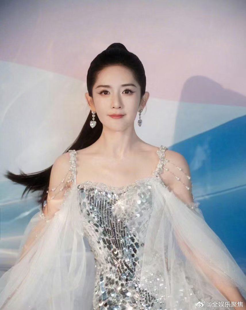 谢娜守护逆战乘风2026 谢娜自带有趣灵魂，面对集体分析问题的场景，关注点始终放