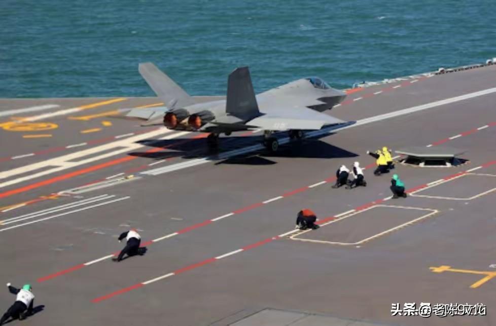 美媒《新闻周刊》分析中国004航
母得出两大结论，采用核动力、
排水量达15万吨