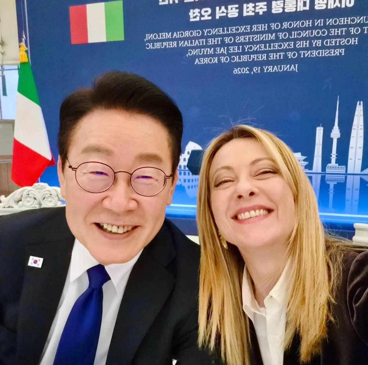 🇰🇷🇮🇹李在明与梅洛尼自拍。海外新鲜事