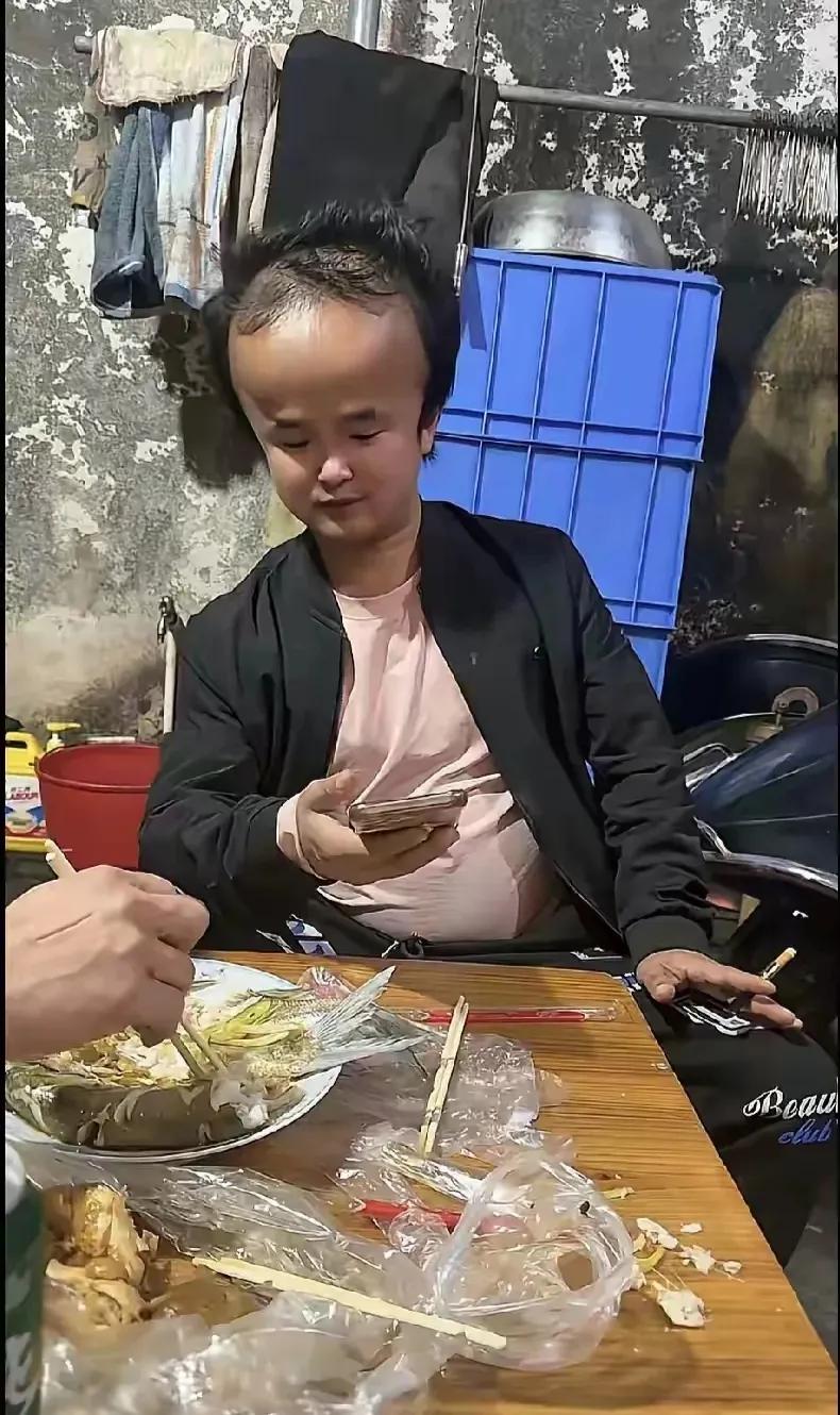 从这哥们儿气质上判断，猜猜他是干啥工作的？