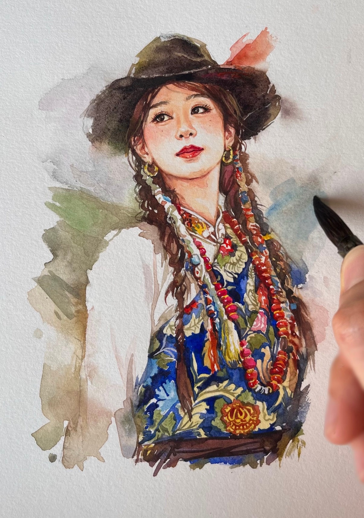 杨紫 这个老师画的杨紫太有神韵了“杨紫藏服写真好美！康巴刺绣藏袍、彩珠双麻花辫太