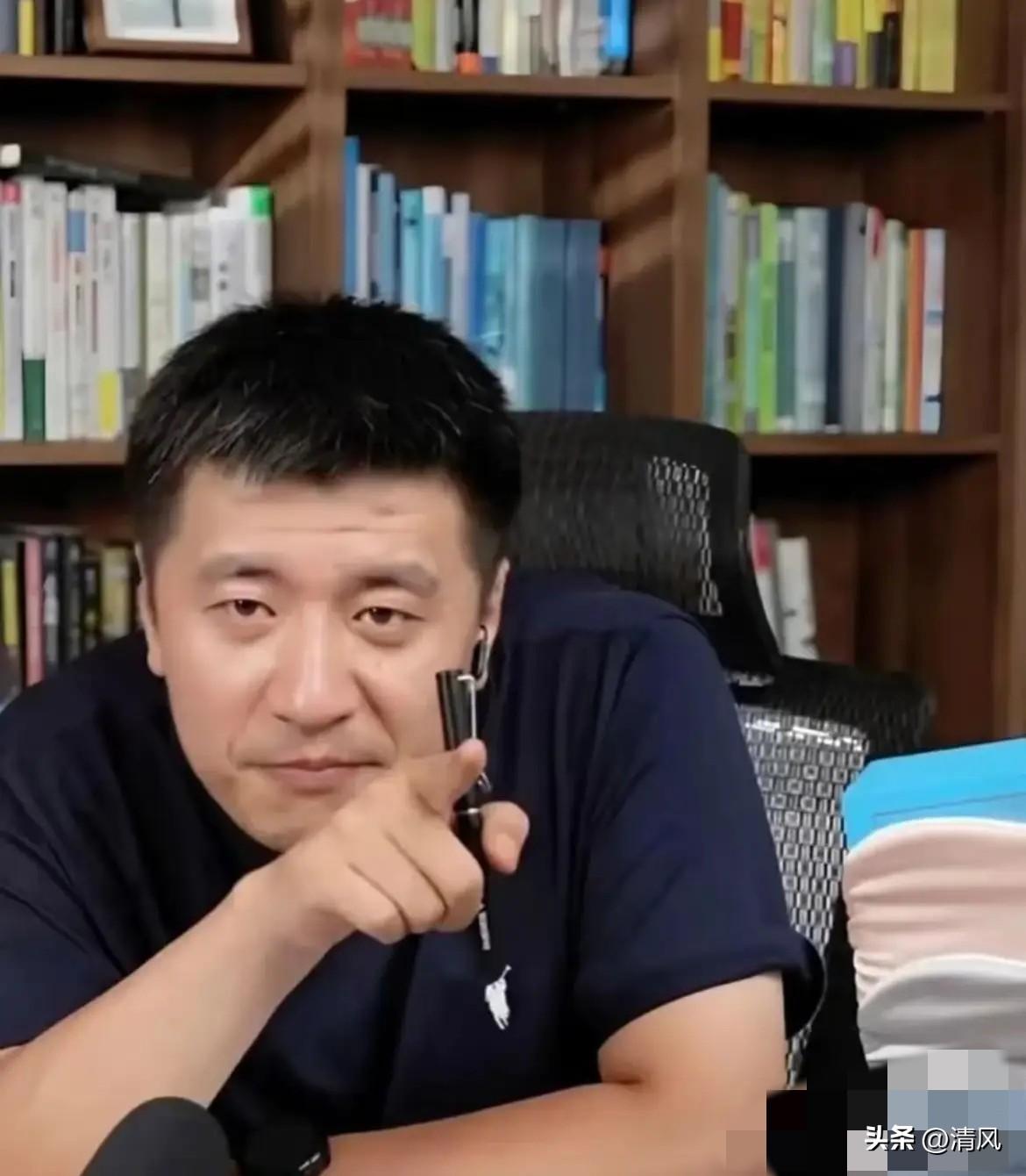 网传张雪峰老师健康突发状况

网传张雪峰老师在家中跑步时突发心脏骤停，正于苏大旁