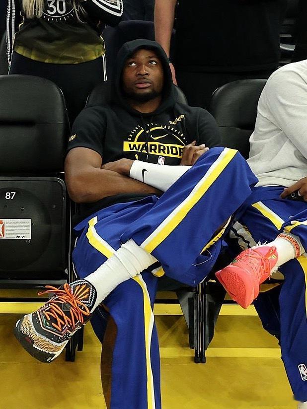 库明加该怎么办？库明加已经将近一个月没有登场比赛，并已经向球队申请交易。科尔赛后