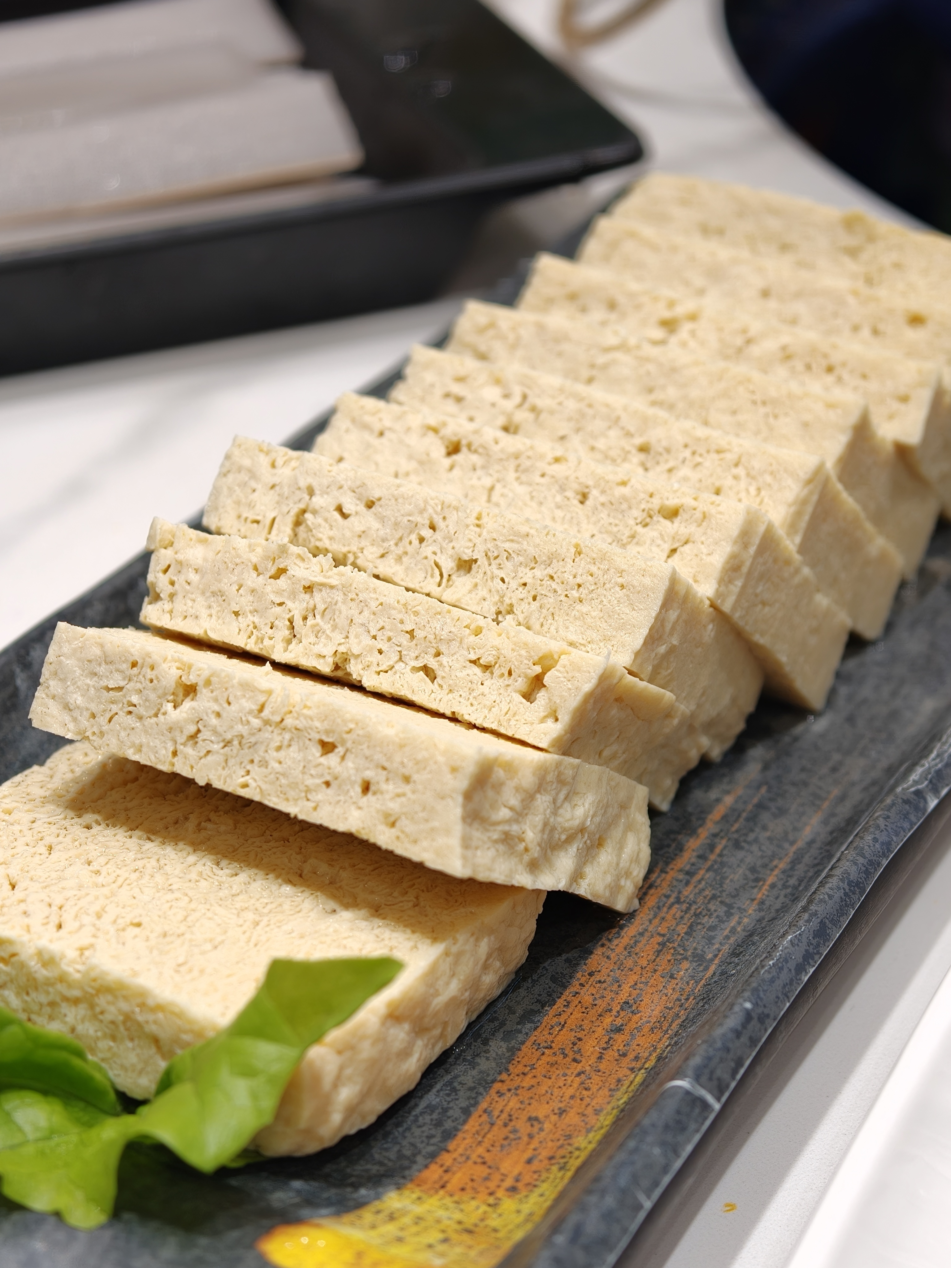 今天岳母过生日，中午干的火锅。图 5 老婆选的蛋糕，得到了家人一致好评(岳母除外