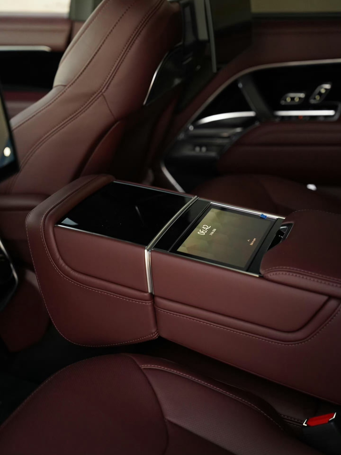 揽胜回应被模仿“因为每一次模仿，都说明了，揽胜就是标杆 ”你说它怎么就那么好看呢