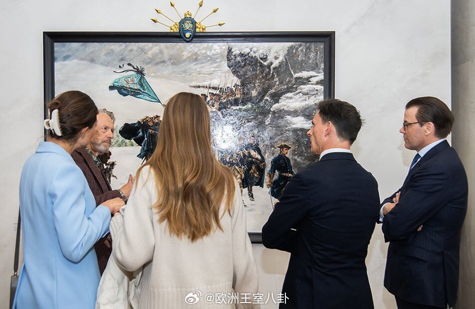 前段时间，瑞典王储维多利亚公主夫妇和闺女艾斯特参观Ernst Billgren的