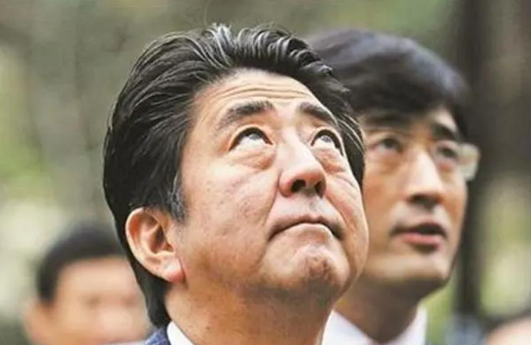 日本数次申请成为联合国安理会常任理事国，不仅遭到中国反对，美国也不同意
2004