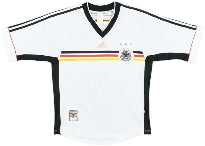 看到这件德国球衣，你第一个想到的球员是谁？ 