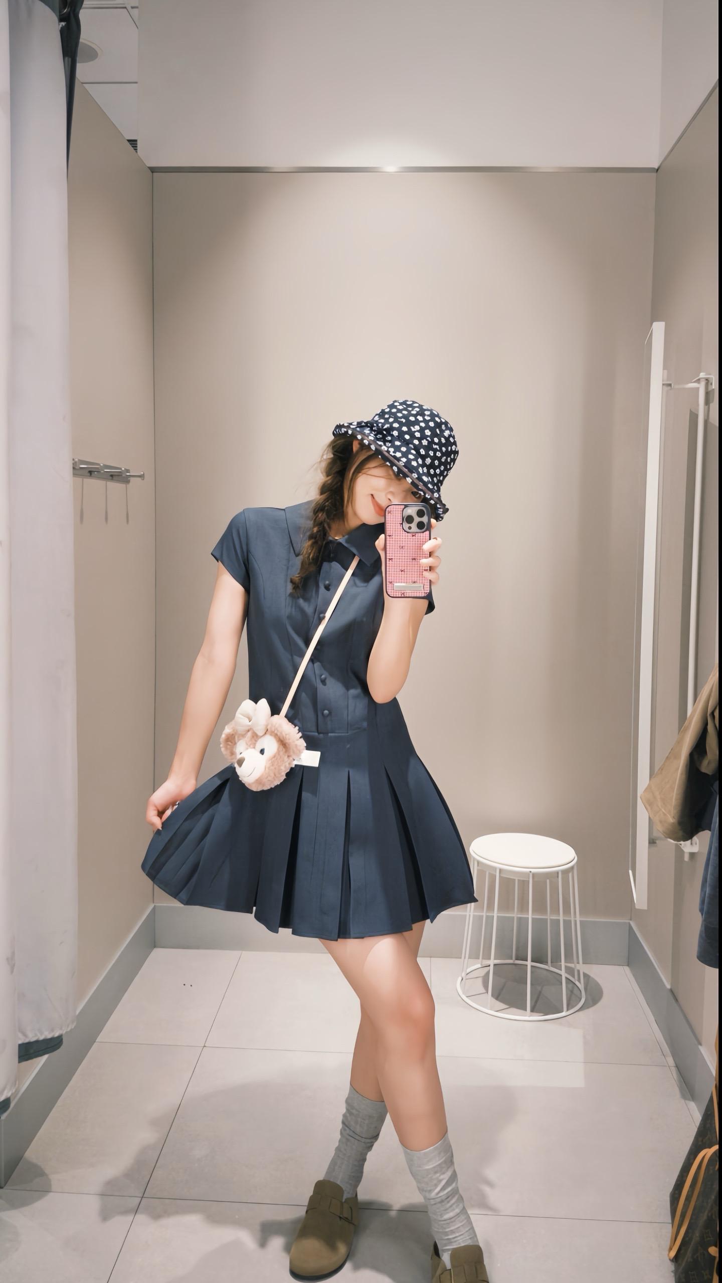 你总以为你不够好 不够苗条和美貌 可是完美谁能打造 做你自己就很好