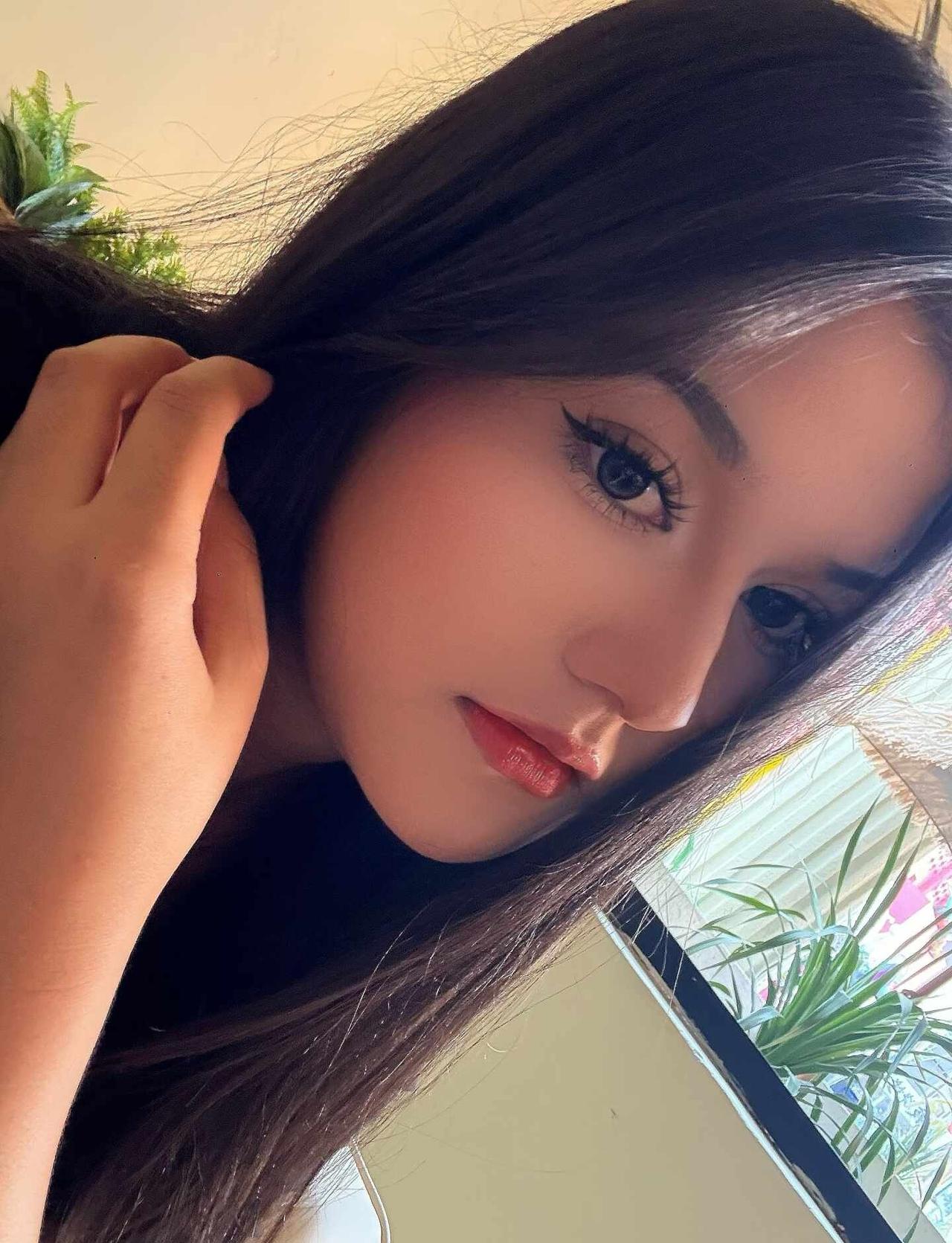 喜欢我的侧脸～
正脸一般侧脸绝了