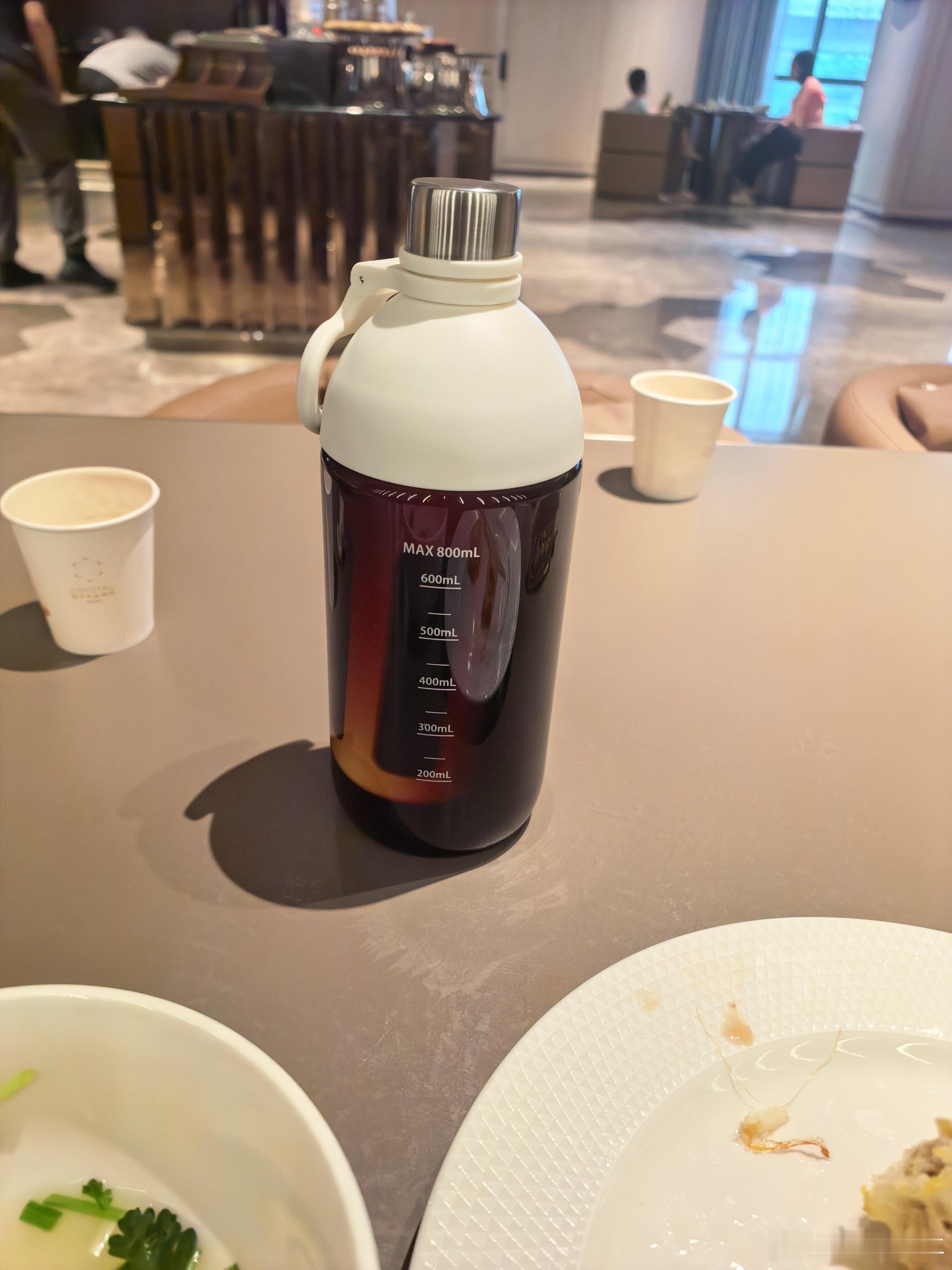 早上酒店吃早饭 打了一满缸感觉自己又省了40应该没啥问题吧？ 