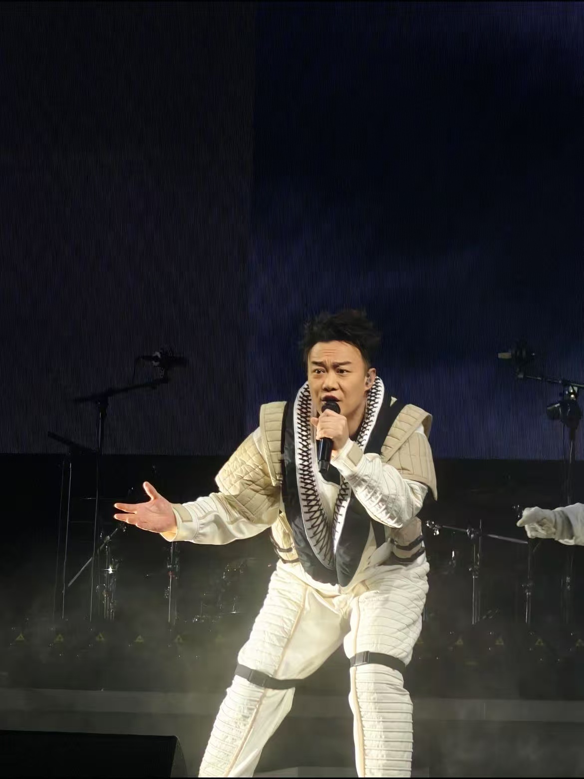 陈奕迅演唱会普拉提开课啦 谁还没羡慕北京场的观众？不仅听了CD级现场，还看了Ea