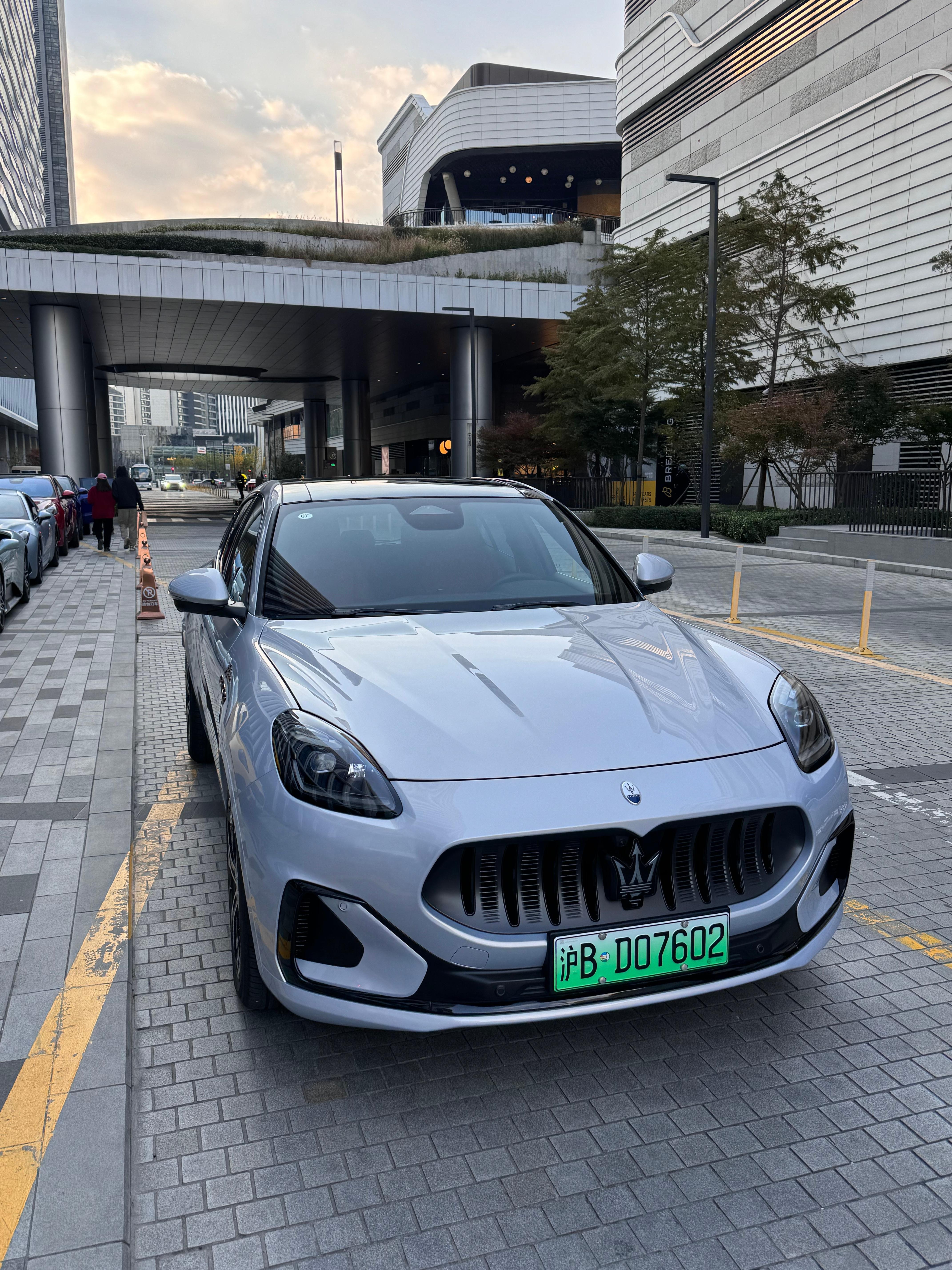 35万纯电玛莎拉蒂被一抢而空我去年就特别想开纯电Grecale！但很可惜，玛莎当