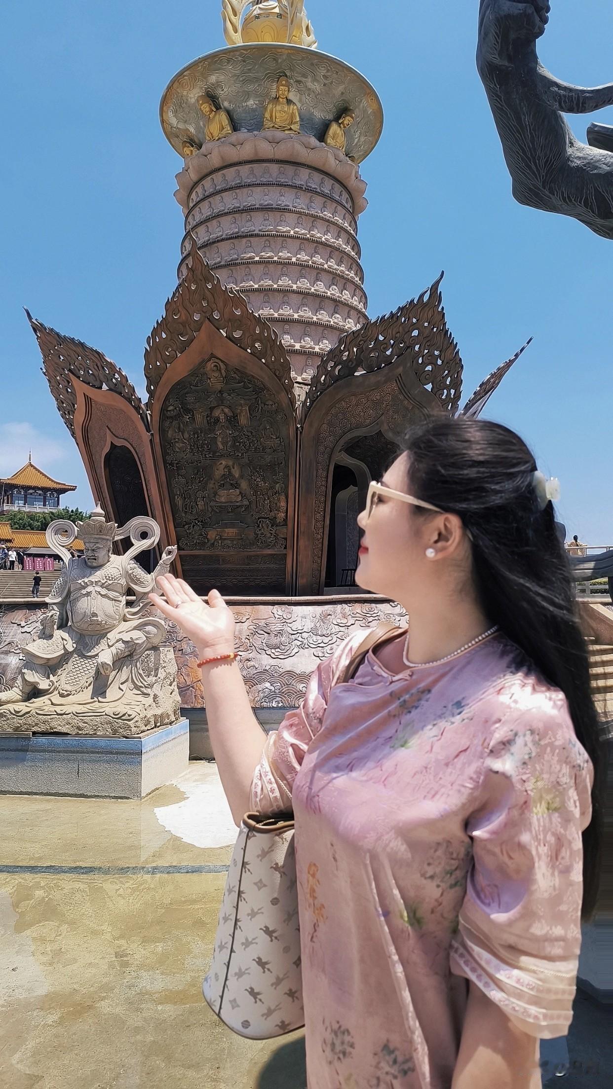 一个人的涵养是什么涵养不是故作姿态，而是在细微处见真章。它体现在说话温和、尊重他