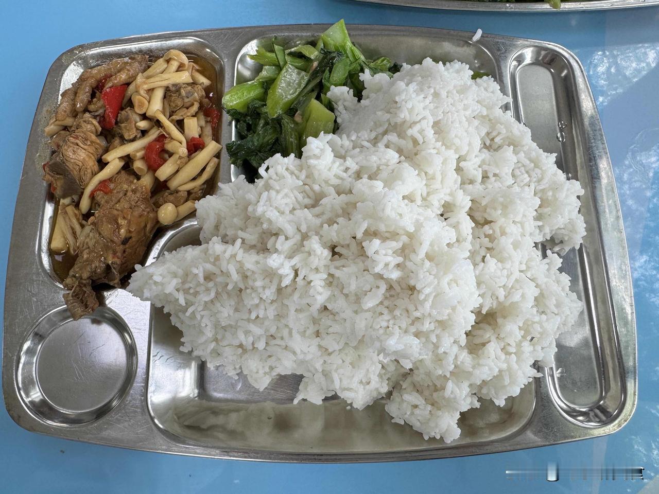 再这样吃下去要三高了！

整个公司食堂找不到第三个比我吃的多的人，没办法，由于这