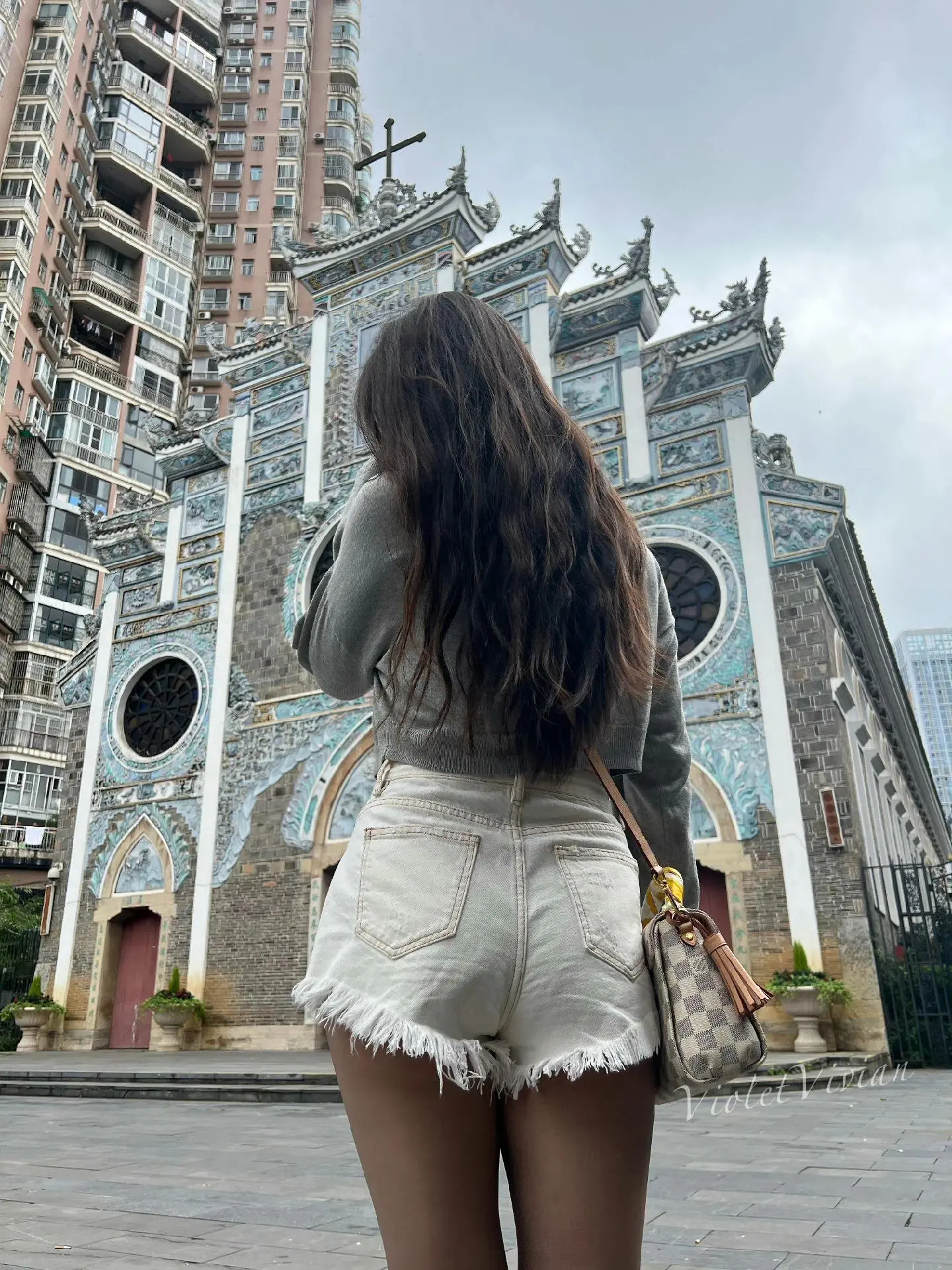 这属于咖色还是灰色