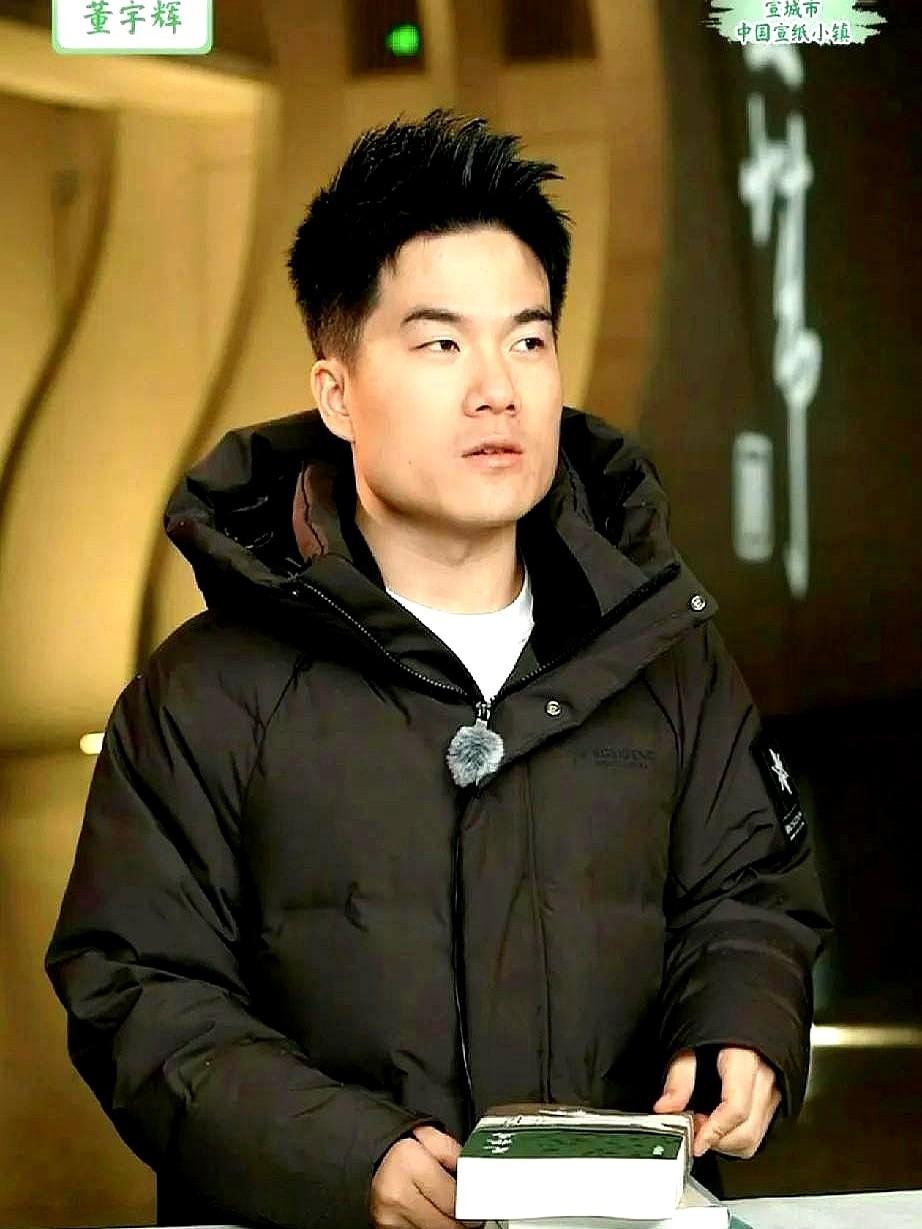 只要宇辉一出去跑外场

他在外做外场时，总有相关动静跟着出现；回到直播间安静时，