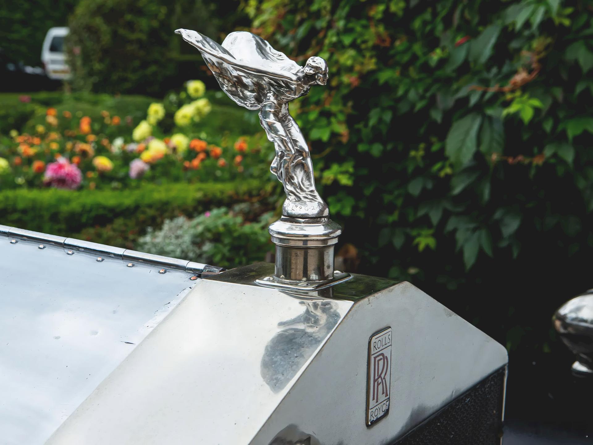 小人飞天女神 放哪里，哪里就显高端，拖拉机也不例外超级车主劳斯莱斯