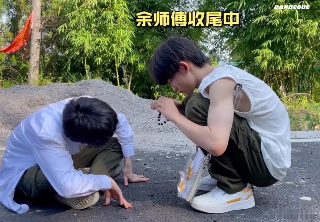 余宇涵曾用热乎羊屎做手链 纯好奇，羊屎手链晒干了是不是就没屎味了超燃青春的合唱