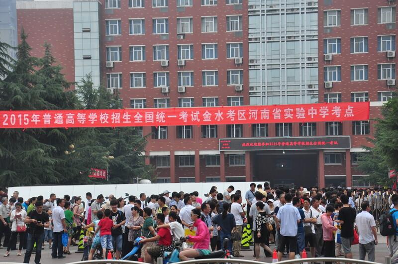河南家长这辈子对孩子最大的托举，真不是掏空家底买车买房。我身边不少河南的朋友，从