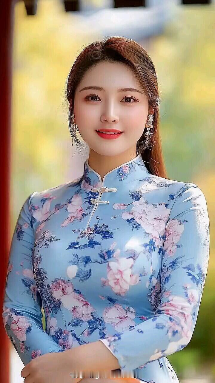 优雅蓝花旗袍，绽放东方韵味！