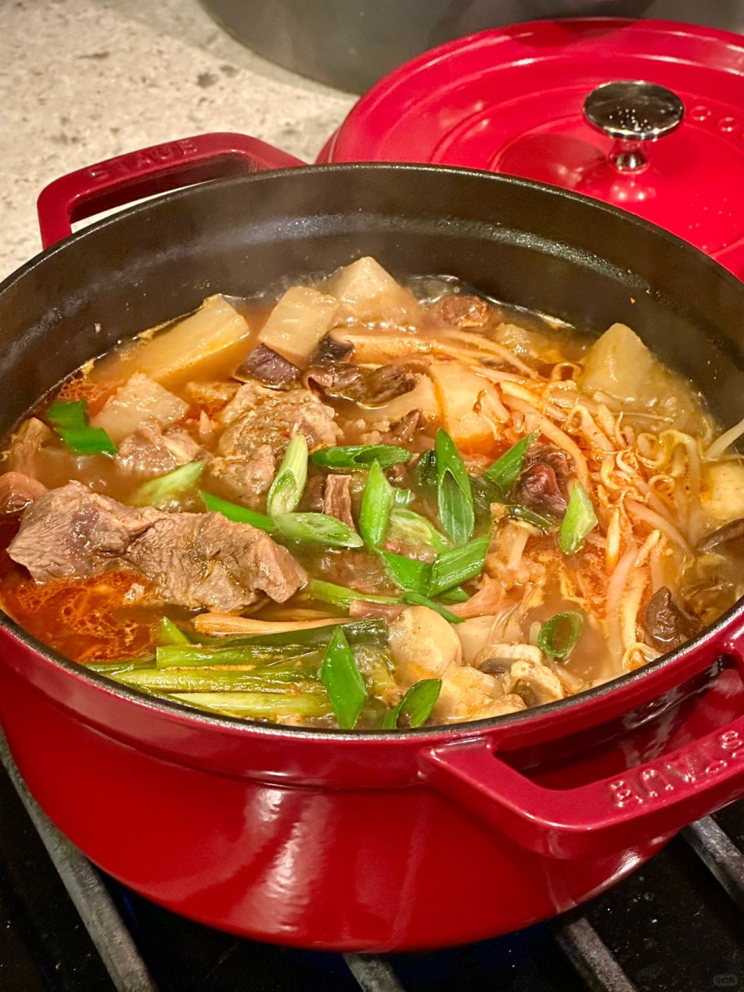韩料店同款香辣牛骨锅🍲牛肉酥烂汤汁鲜美绝