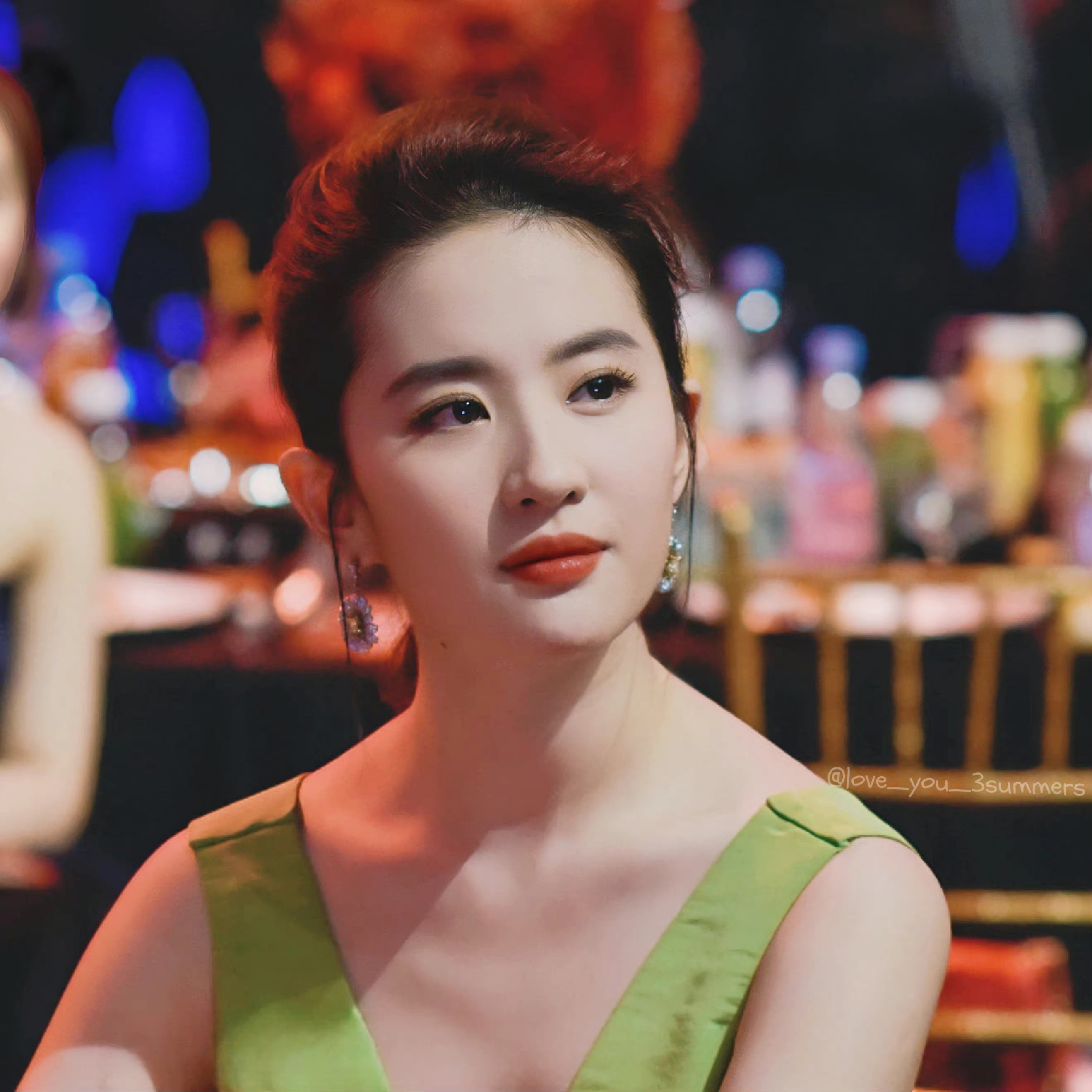 刘亦菲 一起来复习这句话：“维度天壤，燕雀尊卑，何争之有。” ——2016芭莎慈