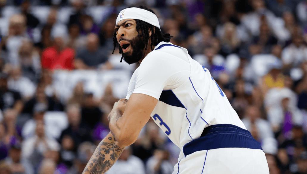 开赛前被预测为夺冠热门的独行侠目前排名西部倒数第二，虽说这支球队也没有控卫，但拥