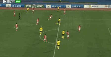 广州队啊广州队！幸亏他奶奶没来，不然就一分钟死翘翘了[捂脸][捂脸][捂脸]，盯