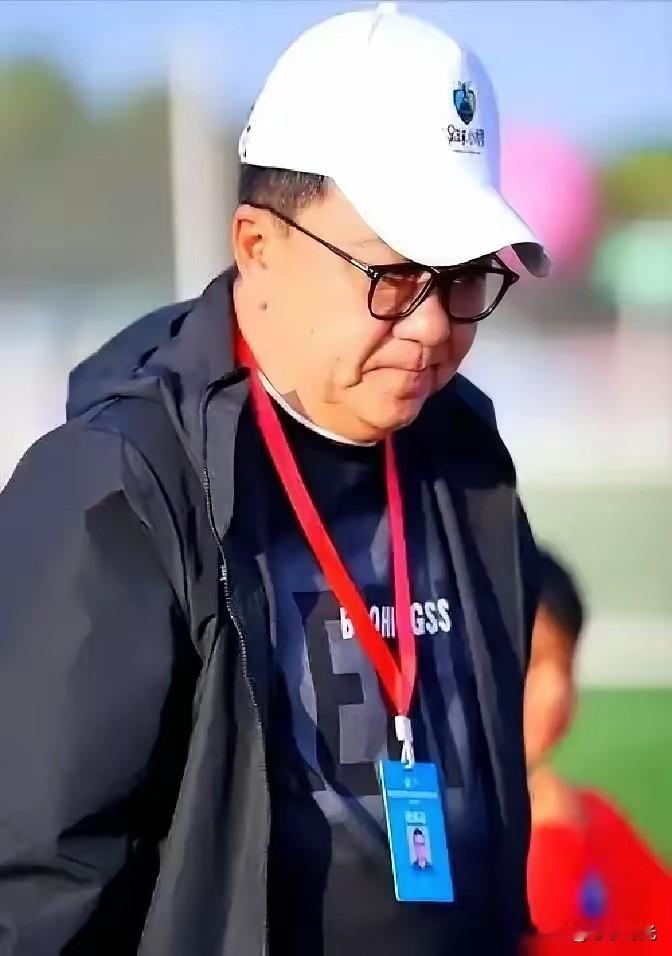 董路在直播中公布一个极具爆炸性的重磅消息，他向大家透露，目前已经有两家国内特别有