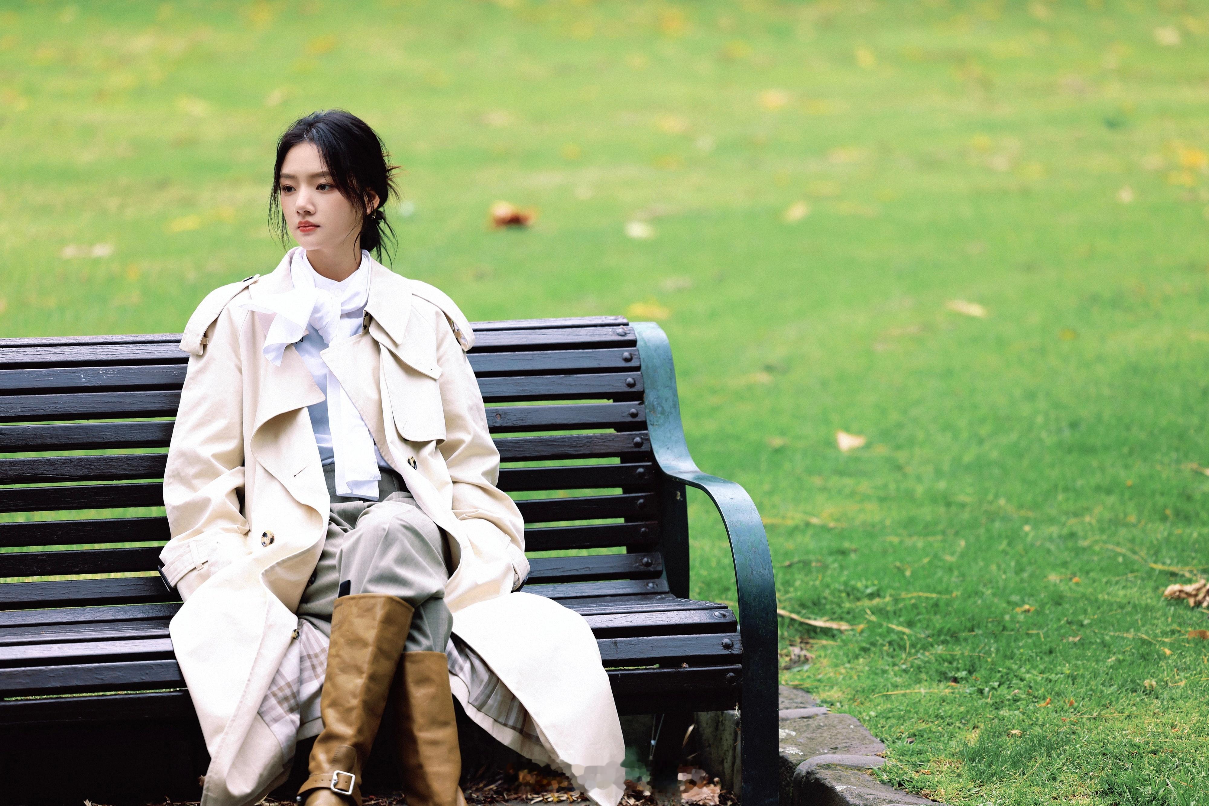 任敏越来越好看了，文艺时尚范儿好足。 