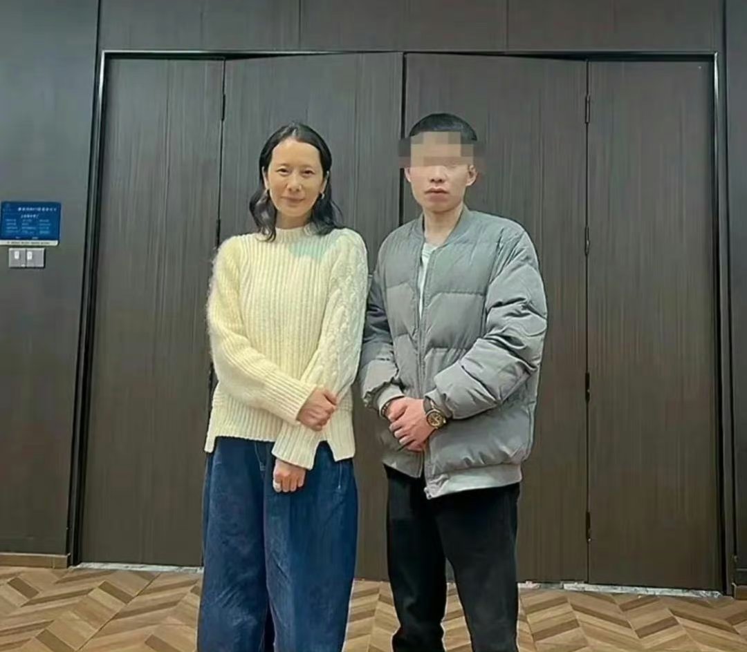 海清这是经历了什么？不仅瘦脱相，脱发也挺严重啊！这要多久才能养回来…… ​ ​​